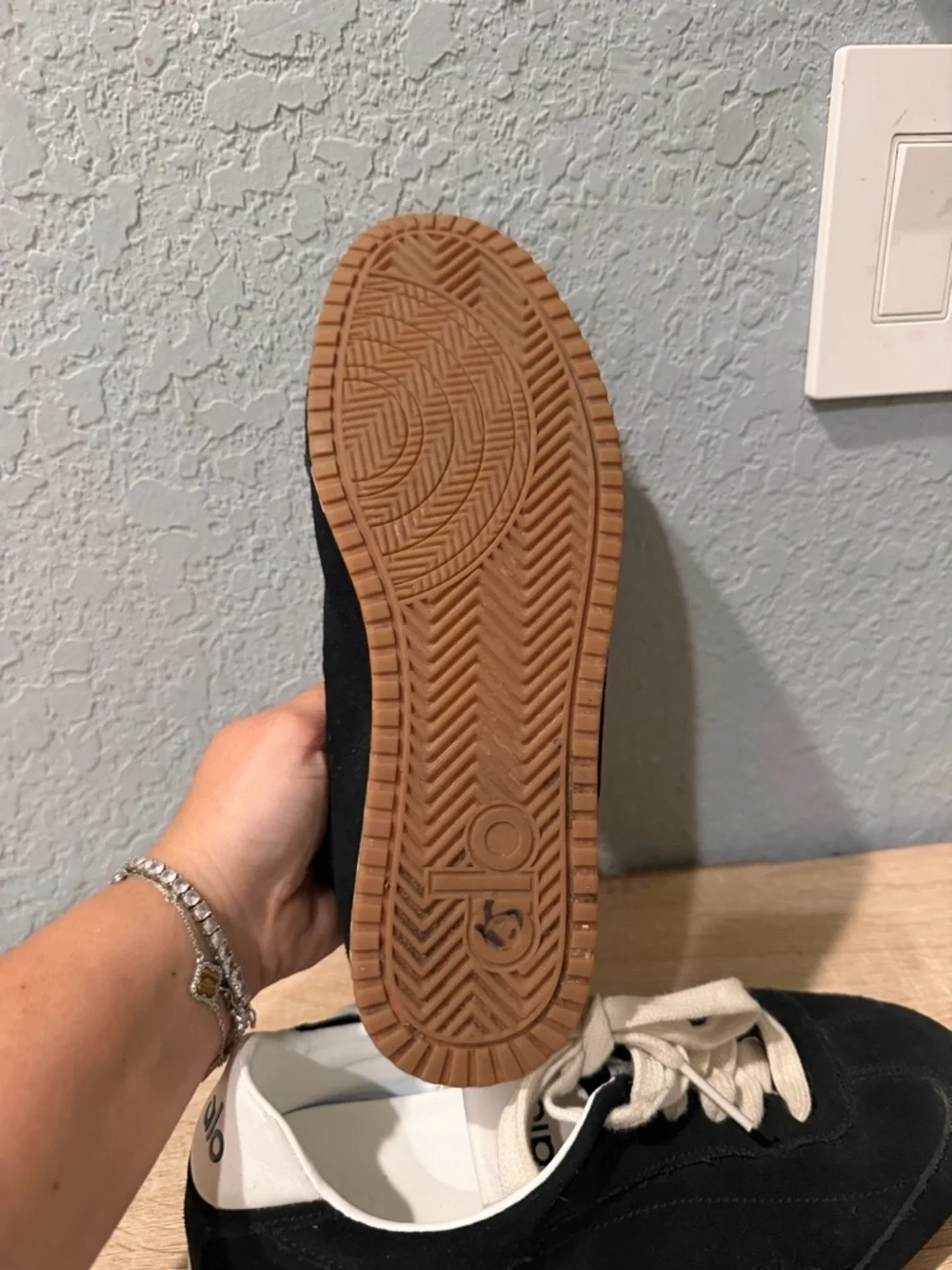 Women Alo Yoga Sunset Sneaker Black sz 8.5